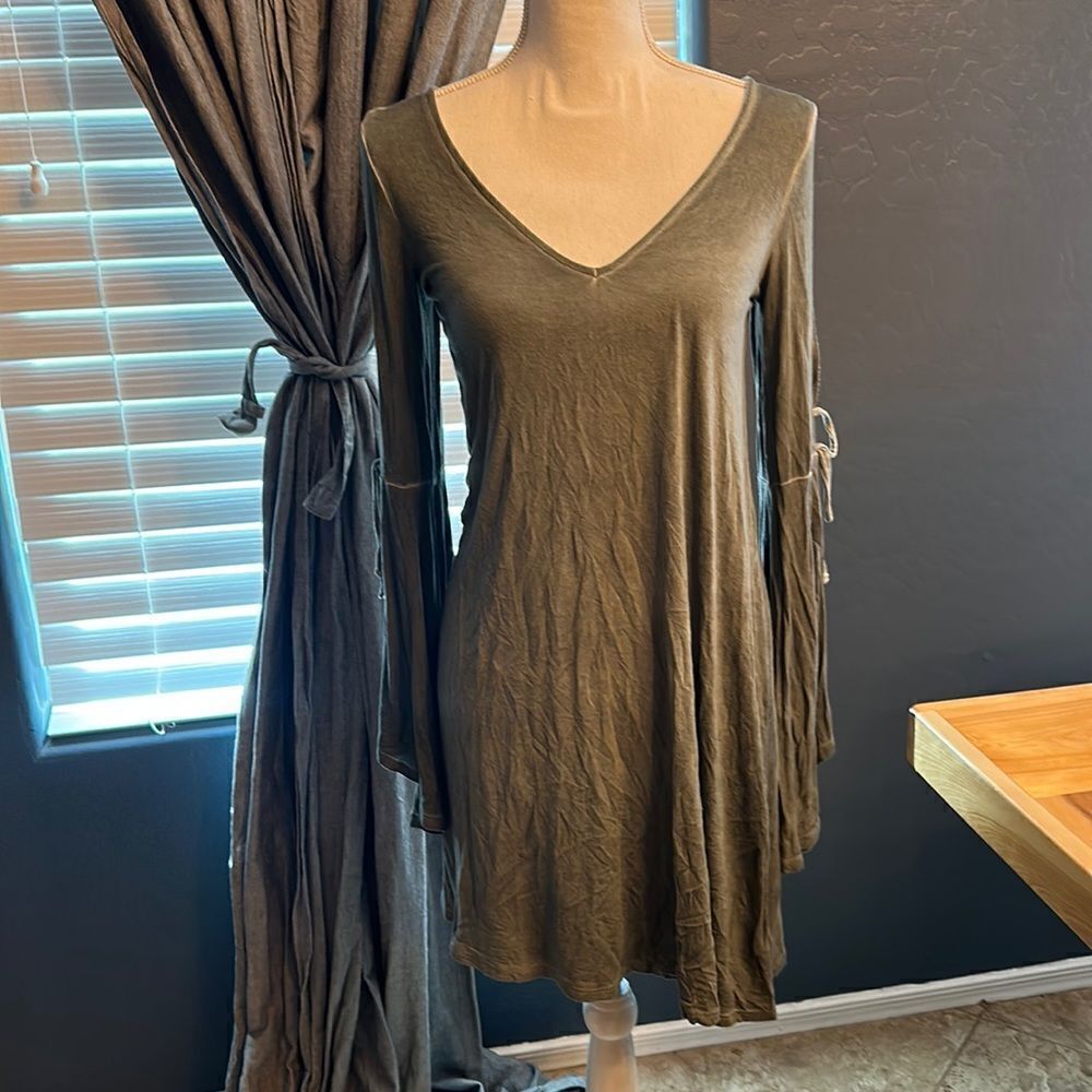 4/$20 American Eagle dress‎ open back with tie